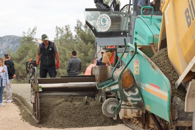 &Ccedil;ukur&ouml;ren K&ouml;y&uuml; tozdan kurtuluyor
