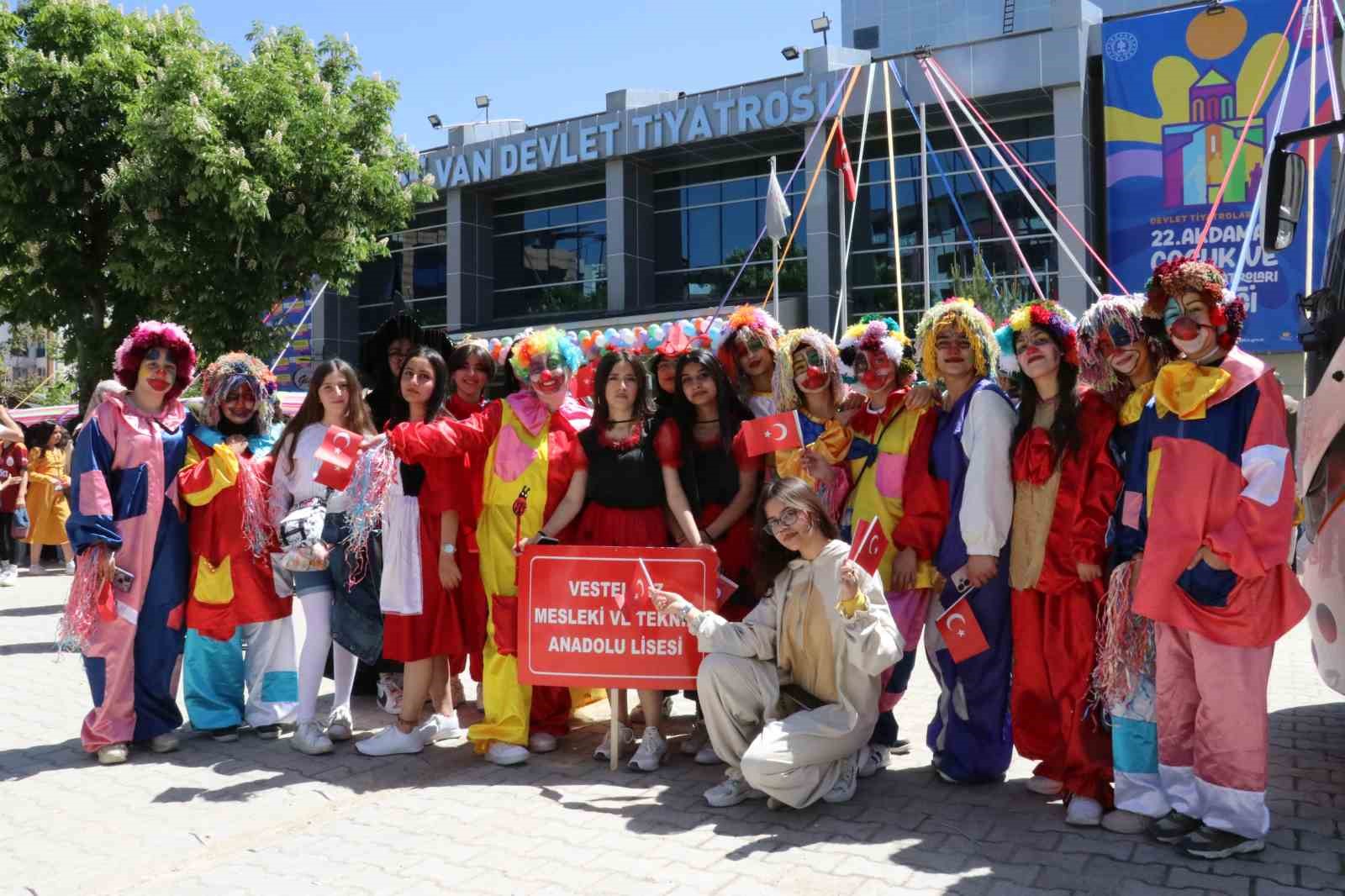 Van&rsquo;da &lsquo;22. Akdamar &Ccedil;ocuk ve Gen&ccedil;lik Tiyatroları Şenliği&rsquo; başladı
