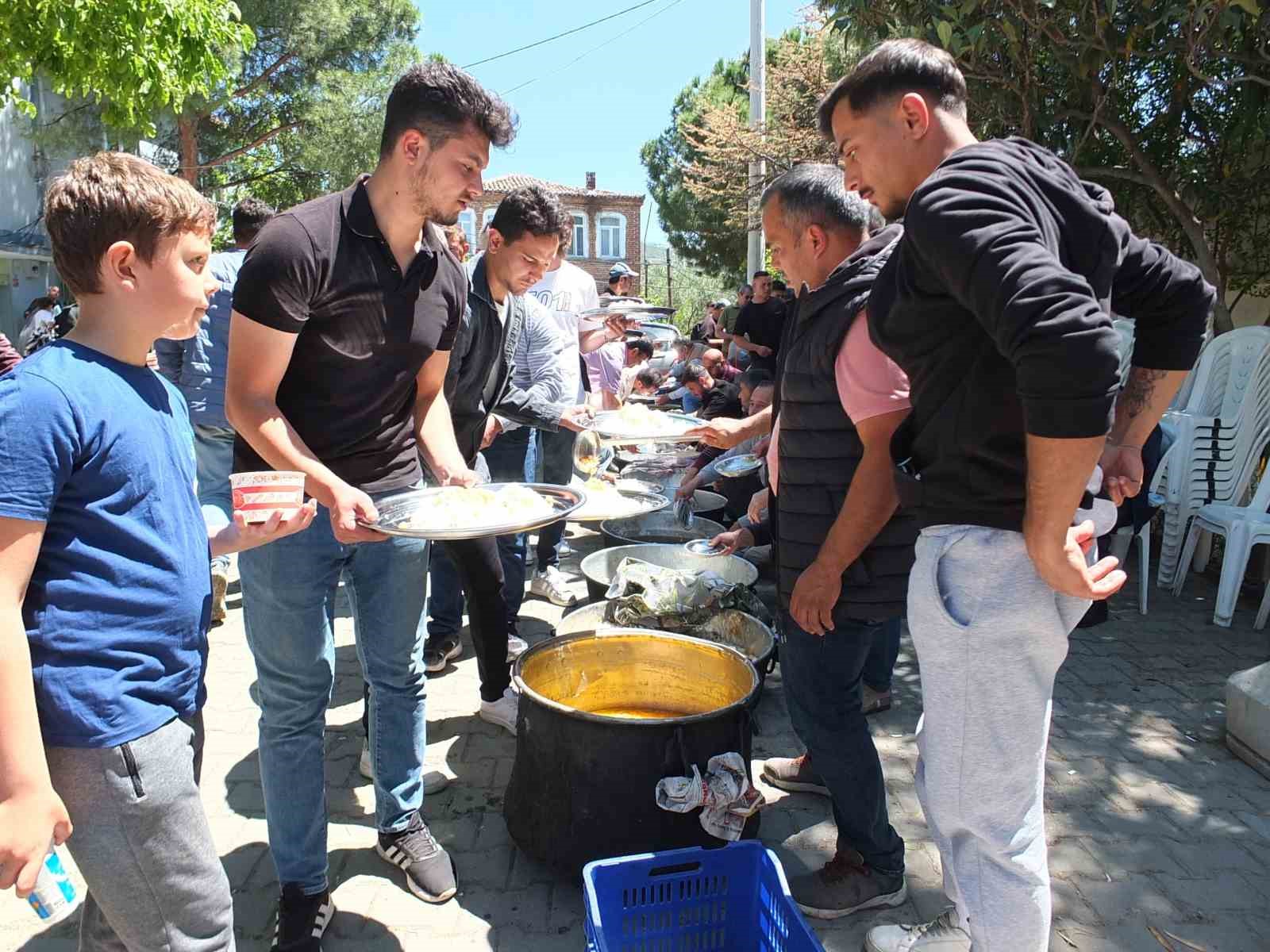 Balıkesir&rsquo;de &ccedil;ift&ccedil;i hayrı 2 bin kişiyi buluşturdu
