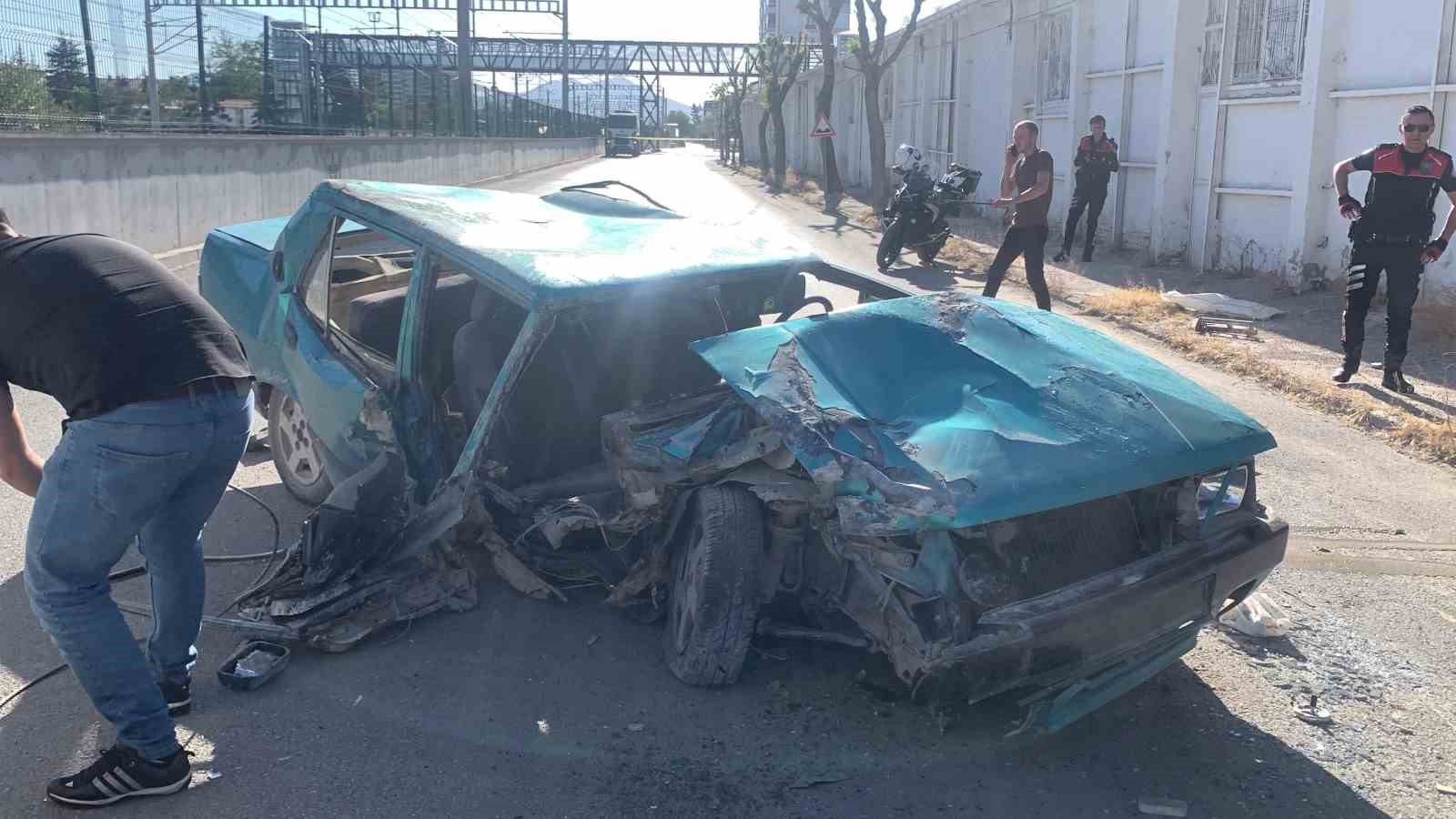 Karaman&rsquo;da takla atan Tofaş demir yığınına d&ouml;nd&uuml;
