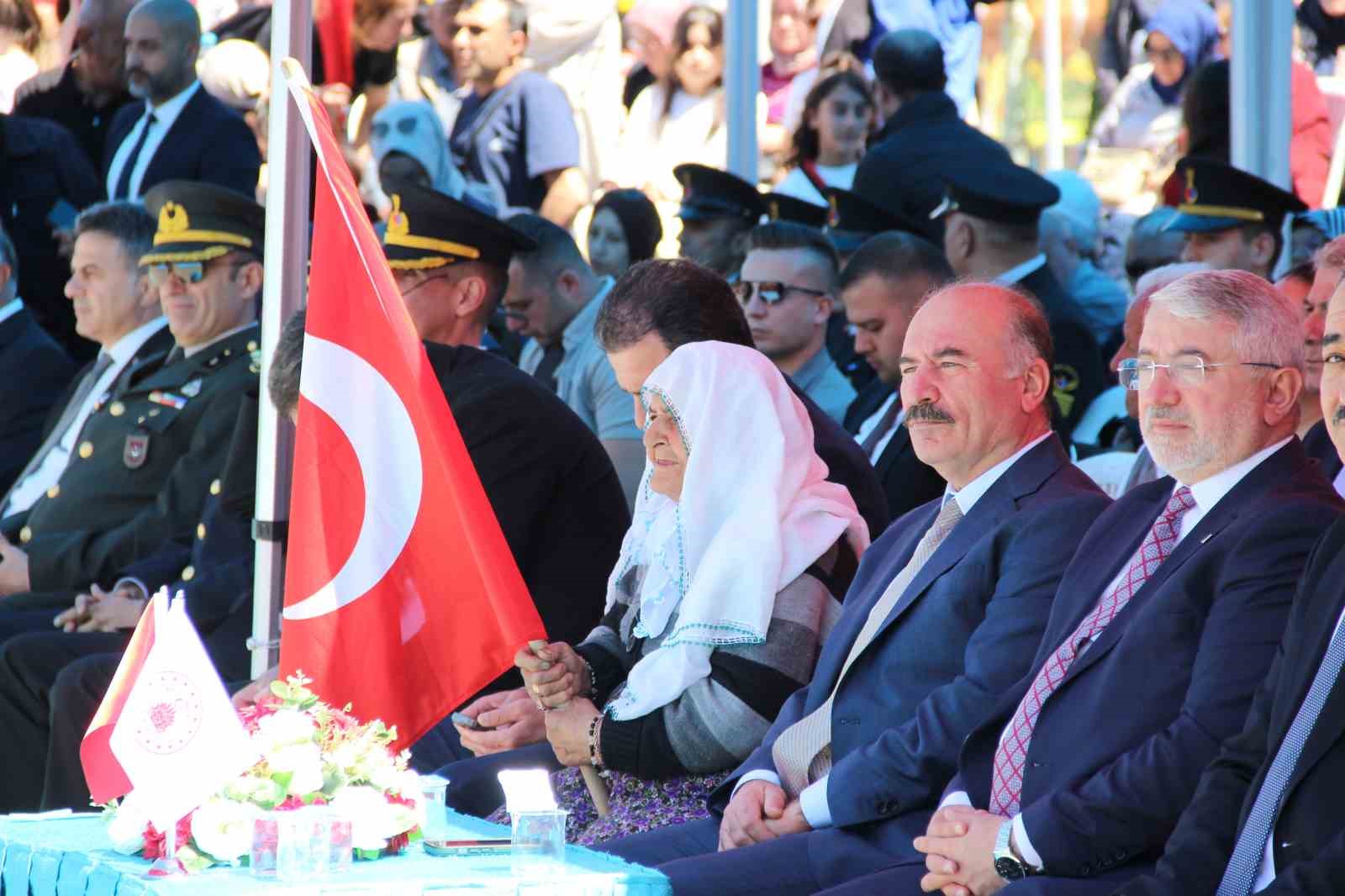 Kırıkkale ve &Ccedil;orum&rsquo;da 19 Mayıs coşkusu
