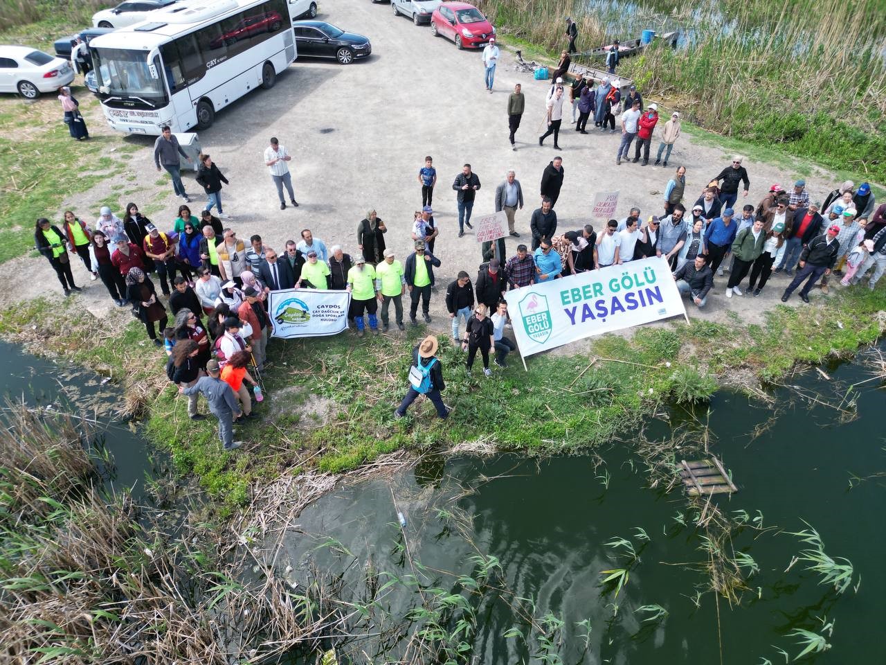 Eber G&ouml;l&uuml; i&ccedil;in y&uuml;r&uuml;d&uuml;ler
