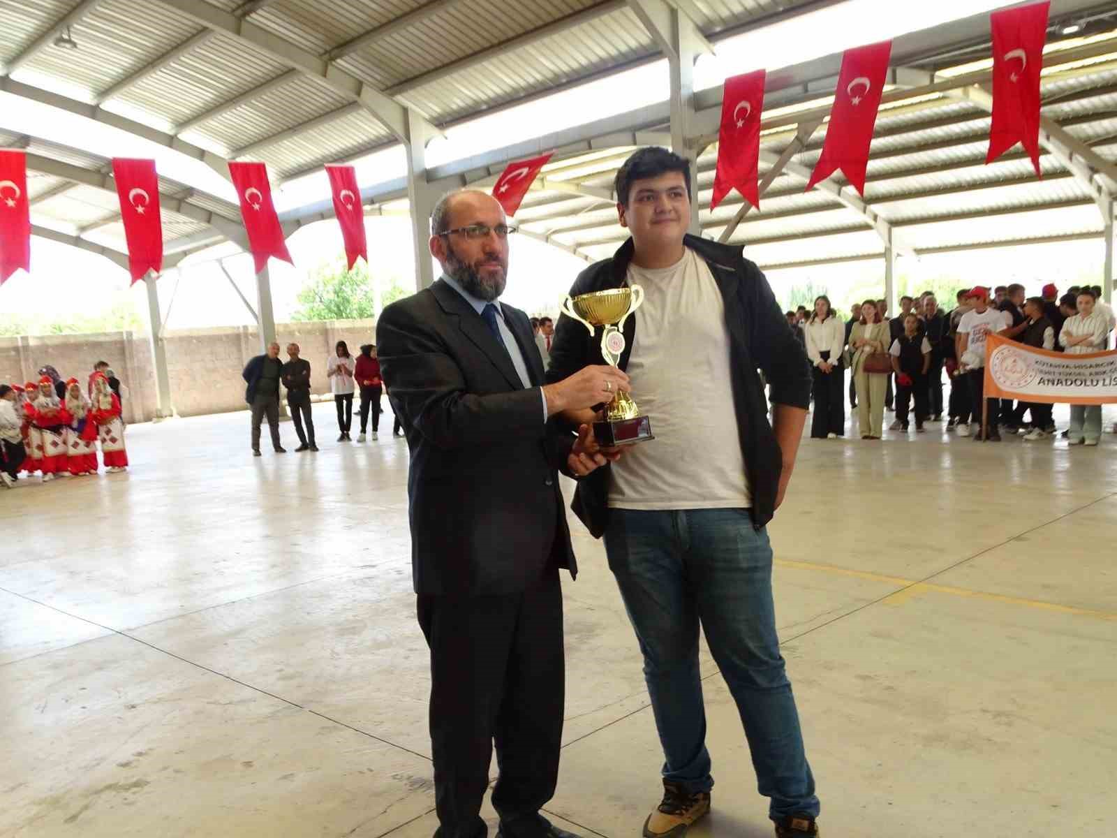 Hisarcık&rsquo;ta yarışmalarda dereceye giren &ouml;ğrenciler &ouml;d&uuml;llendirildi
