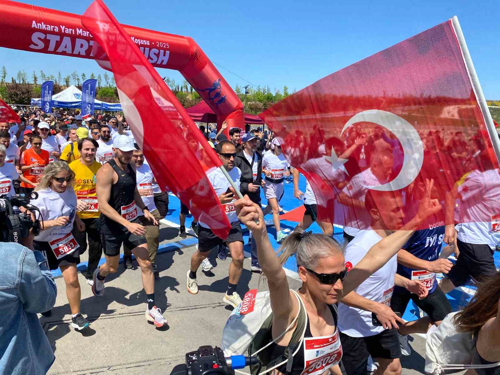 Ankara’da ‘19 Mayıs Yarı Maratonu ve Halk Koşusu’ düzenlendi