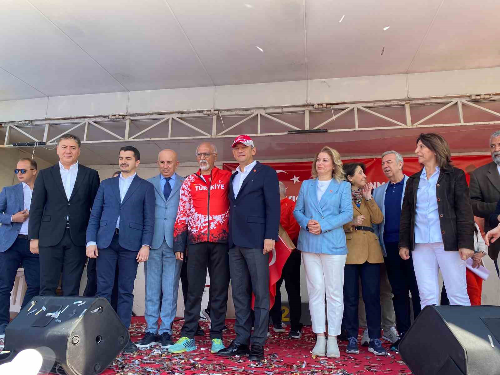 Ankara&rsquo;da &lsquo;19 Mayıs Yarı Maratonu ve Halk Koşusu&rsquo; d&uuml;zenlendi
