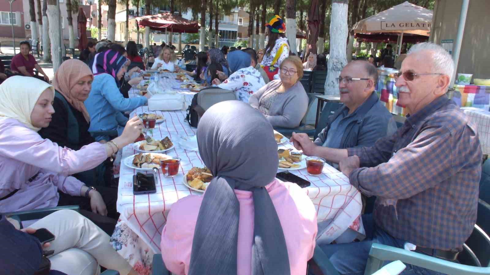 Balıkesir&rsquo;de &ccedil;&ouml;lyaklılar geleneksel kahvaltıda bir araya geldi
