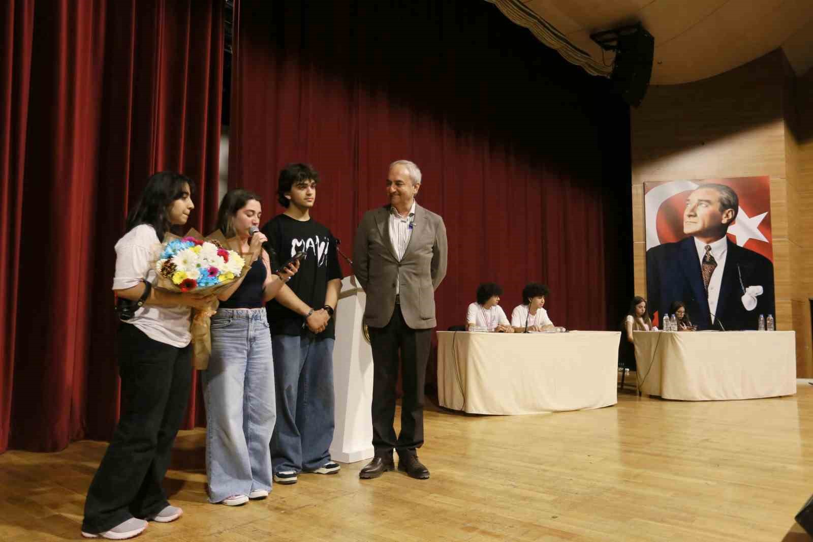 Kepez’de gençler fikirleriyle yarıştı