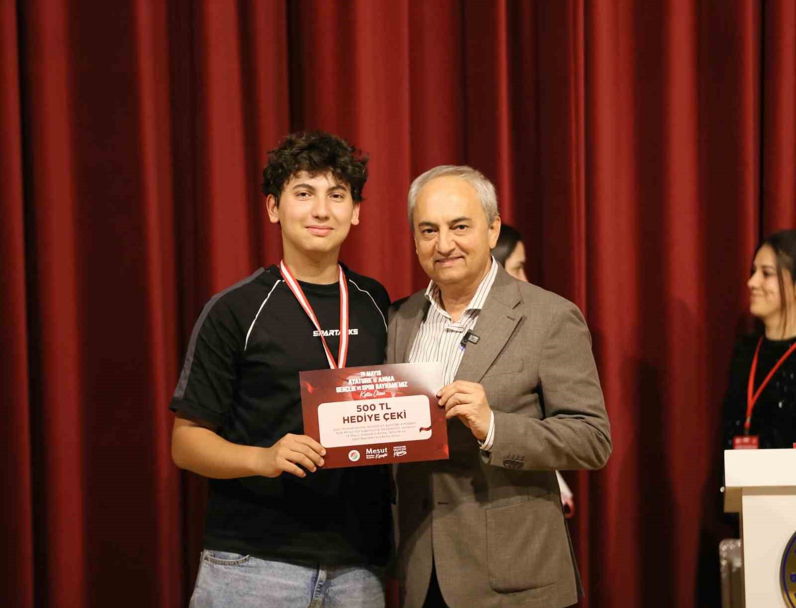 Kepez&rsquo;de gen&ccedil;ler fikirleriyle yarıştı
