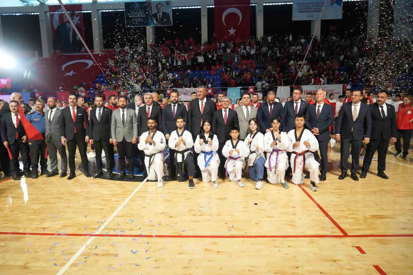 Niğde&rsquo;de 19 Mayıs d&uuml;zenlenen programla kutlandı
