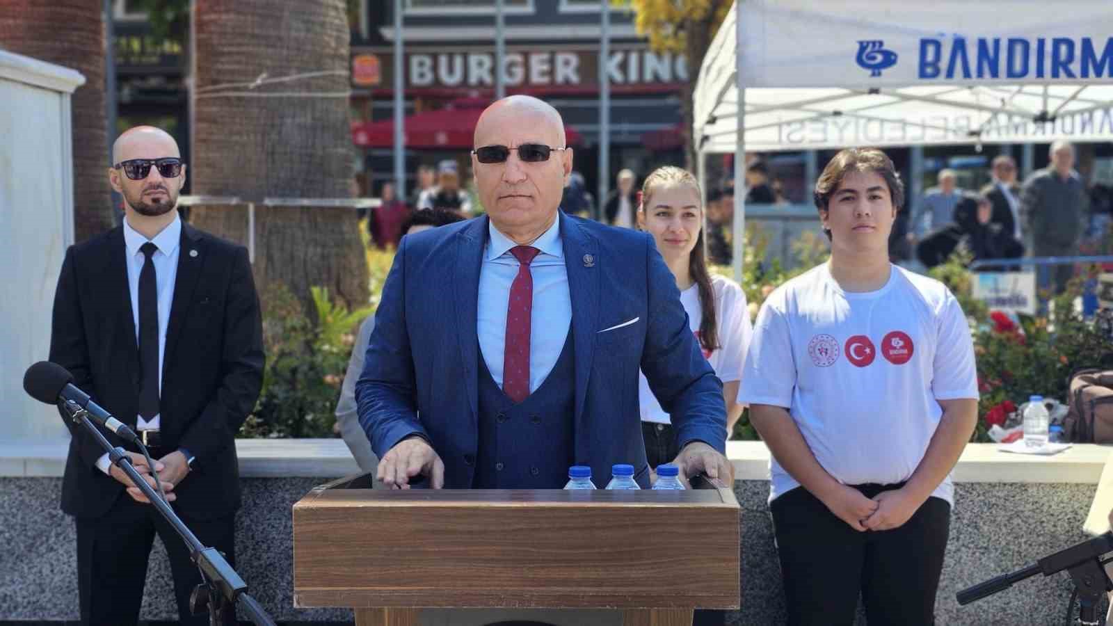 Bandırma&rsquo;da 19 Mayıs t&ouml;renle kutlandı
