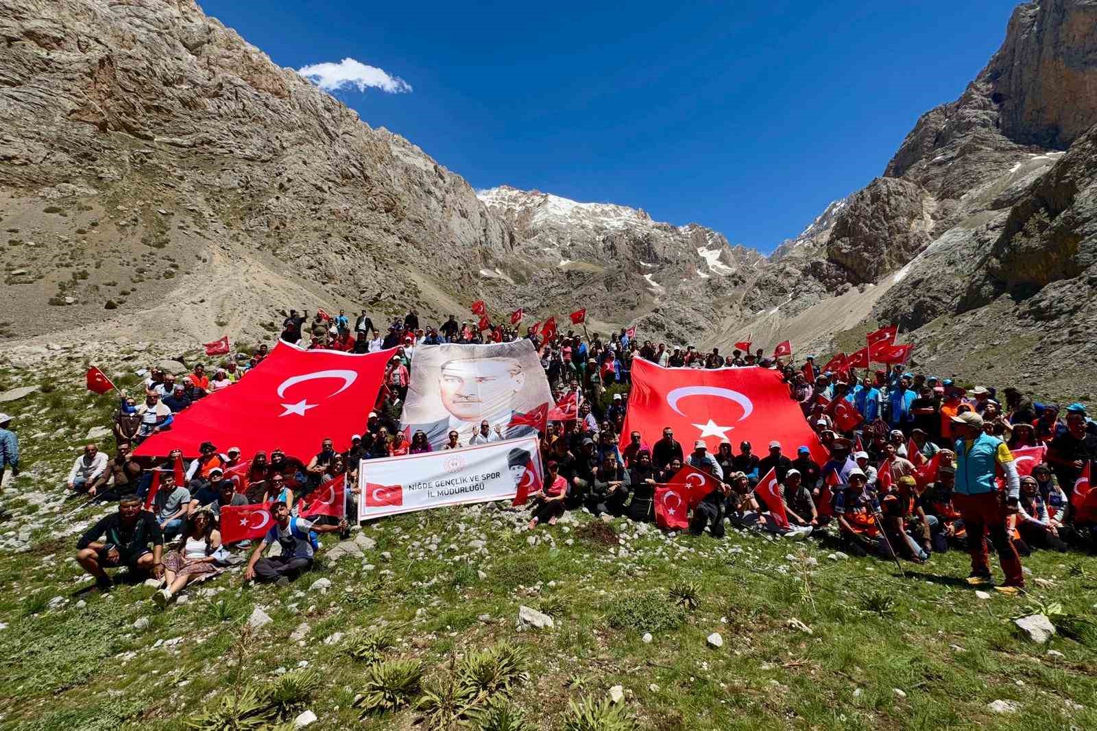 Aladağlar’da 19 Mayıs Yürüyüşü gerçekleştirildi