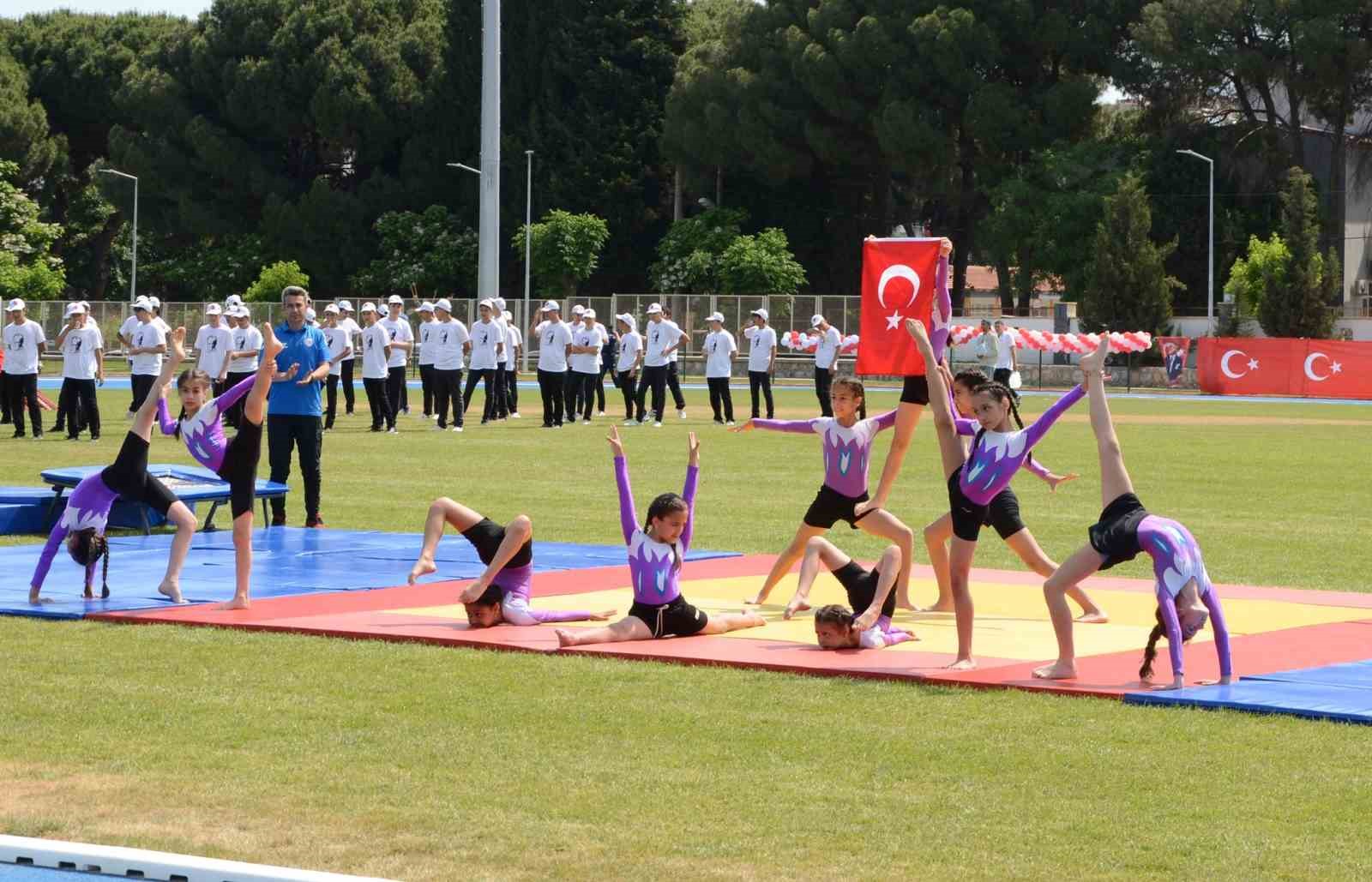 Manisa’nın ilçelerinde 19 Mayıs coşkusu