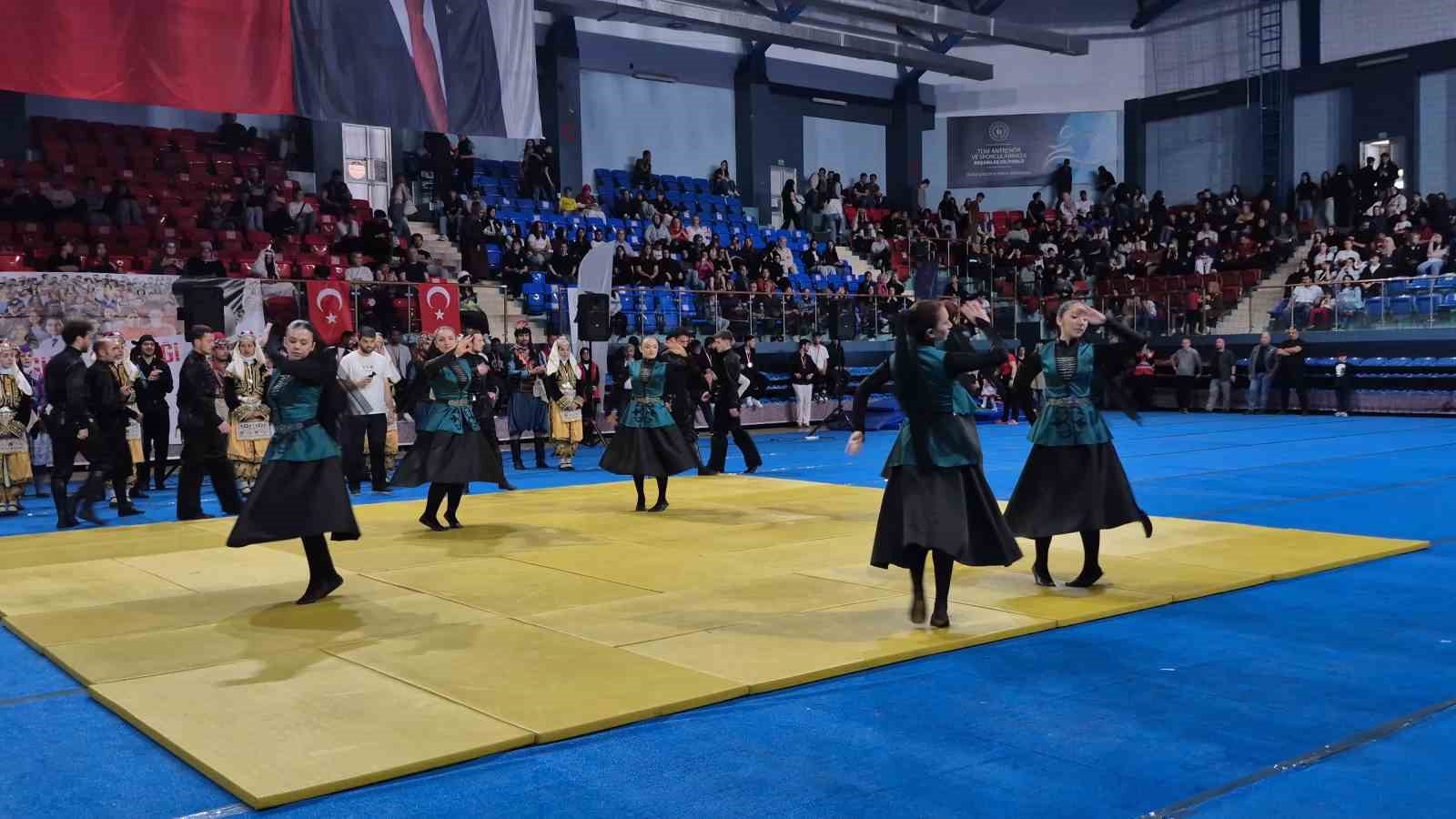 &Ouml;zel gen&ccedil;lerin g&ouml;sterisi beğeni topladı
