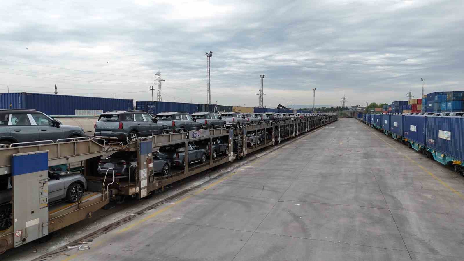 Boğazı trenle geçti: Araç sevkiyatı Köseköy’e ulaştı