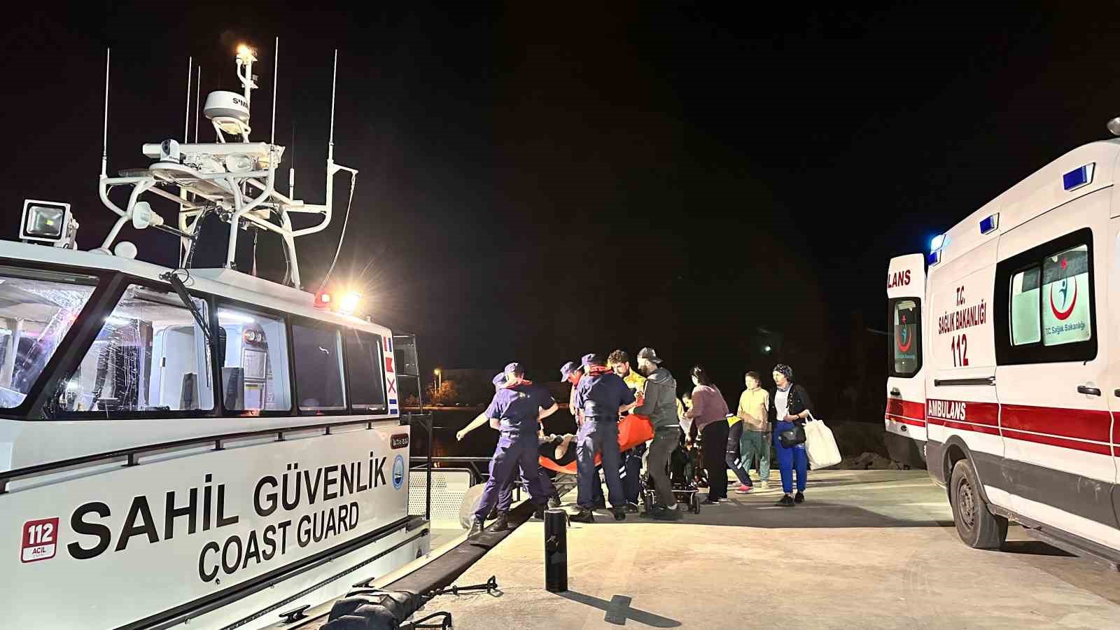 &Ccedil;anakkale&rsquo;de rahatsızlanan iki hastanın tıbbi tahliyesi Sahil G&uuml;venlik ekiplerince ger&ccedil;ekleştirildi
