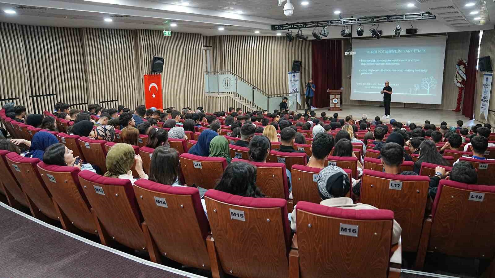 Battalgazi Belediyesi’nden gençlere sınav motivasyonu
