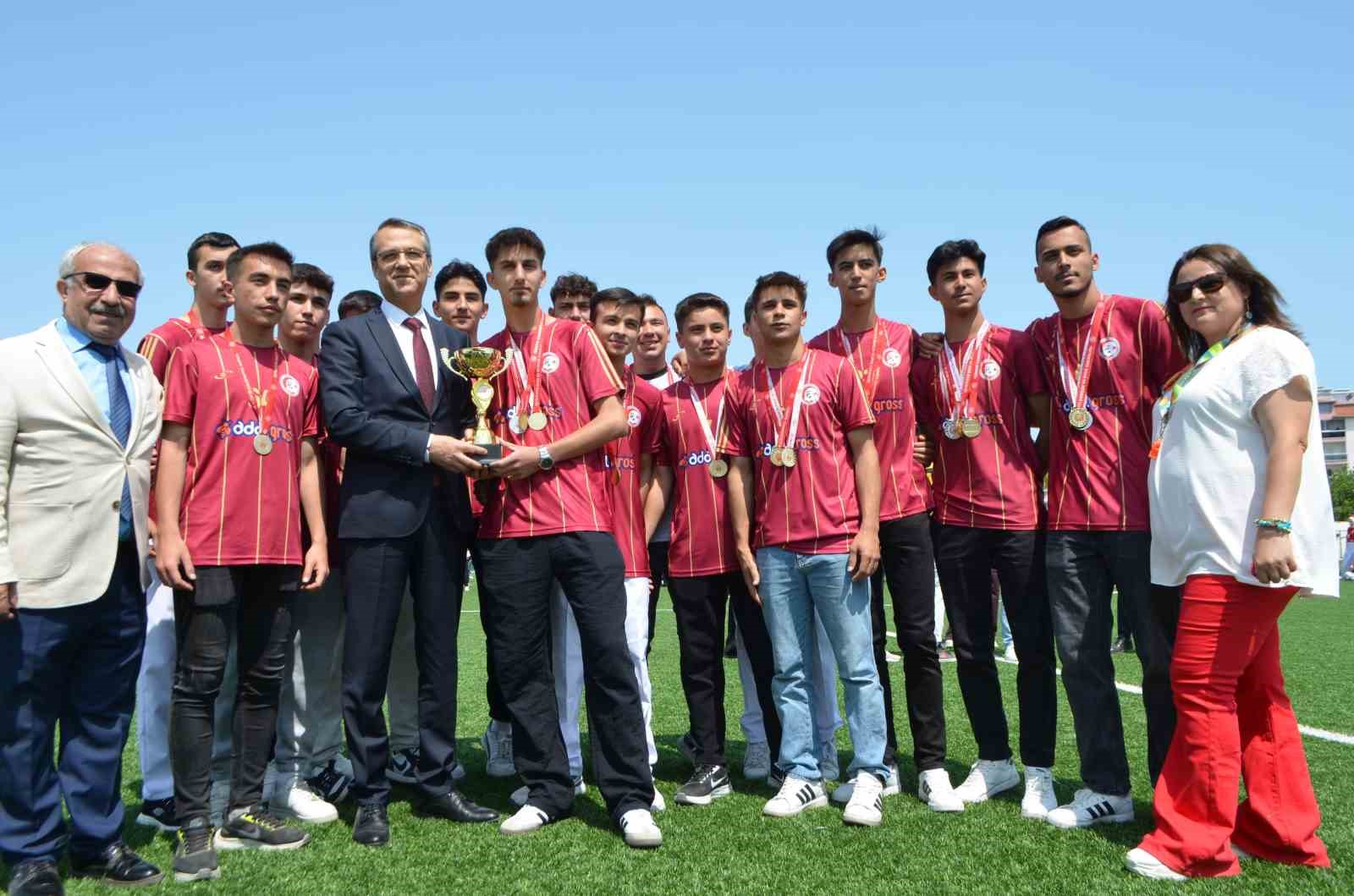 Selendi’de 19 Mayıs coşkuyla kutlandı