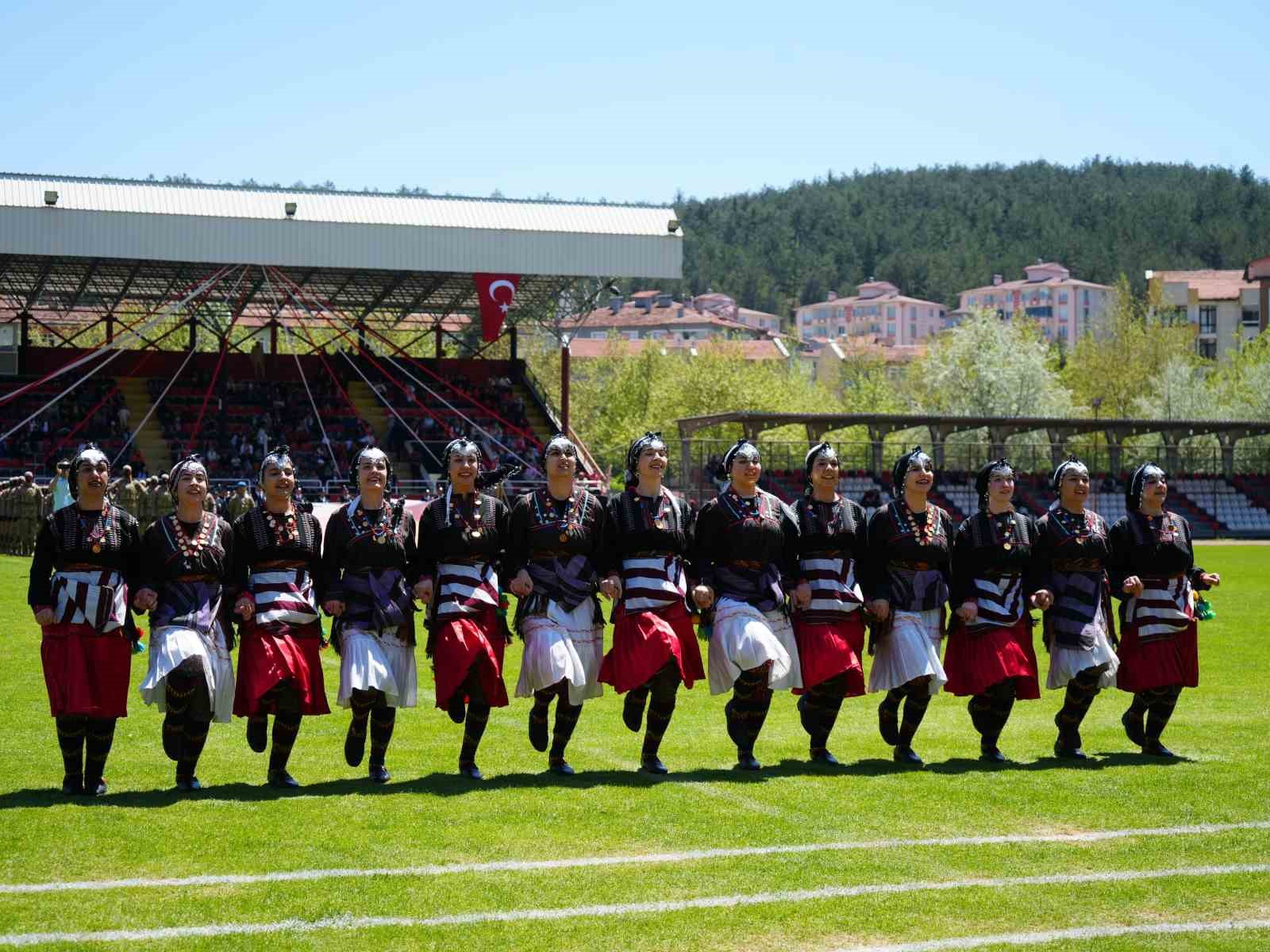 Komandoların 19 Mayıs g&ouml;sterisi ile hayran bıraktı

