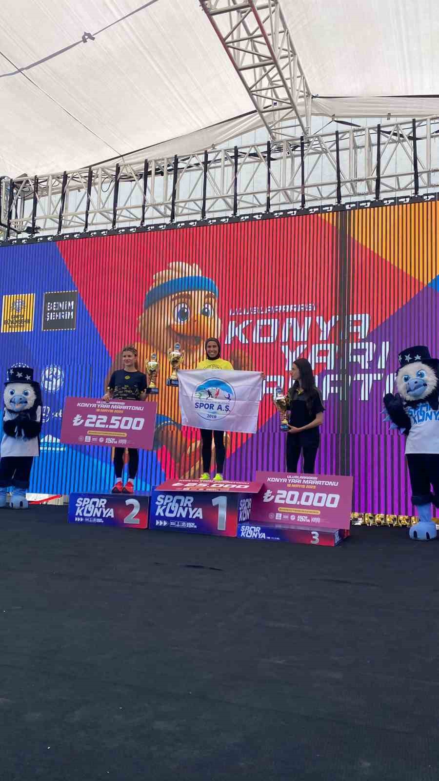 Kayseri B&uuml;y&uuml;kşehir r&uuml;zg&acirc;rı, Konya&rsquo;da esti
