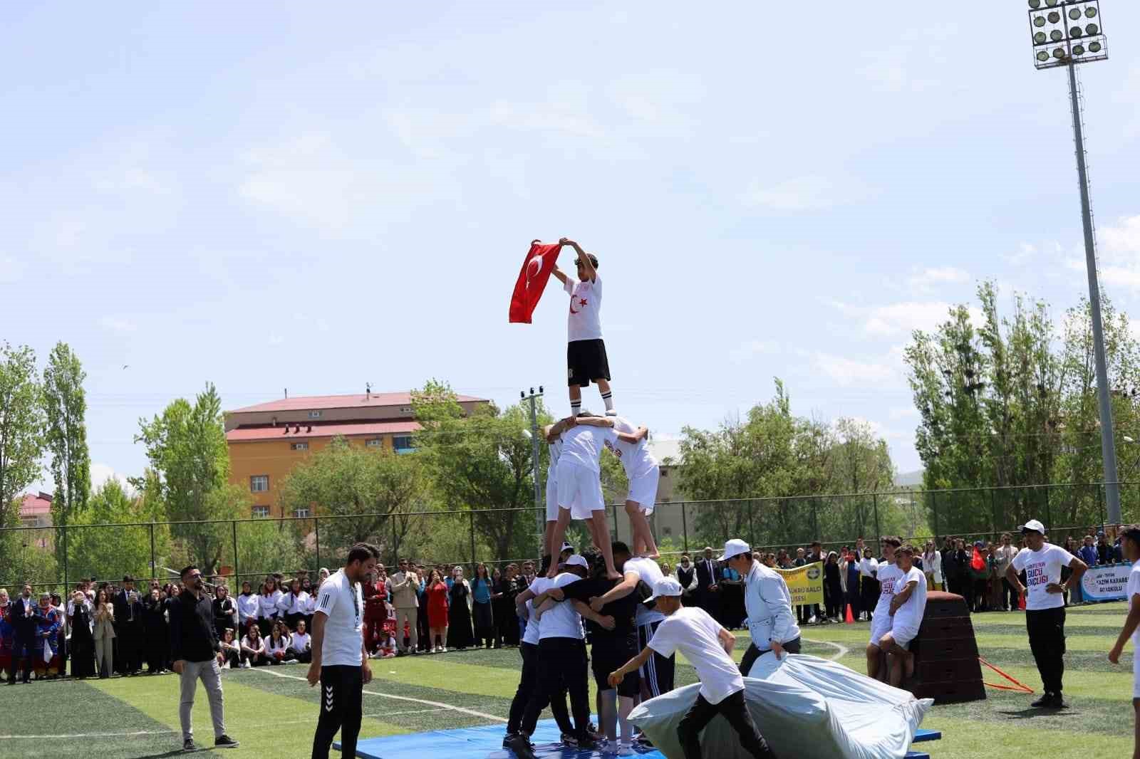 Tutak’ta 19 Mayıs Atatürk’ü anma Gençlik ve Spor Bayramı Coşkuyla kutlandı