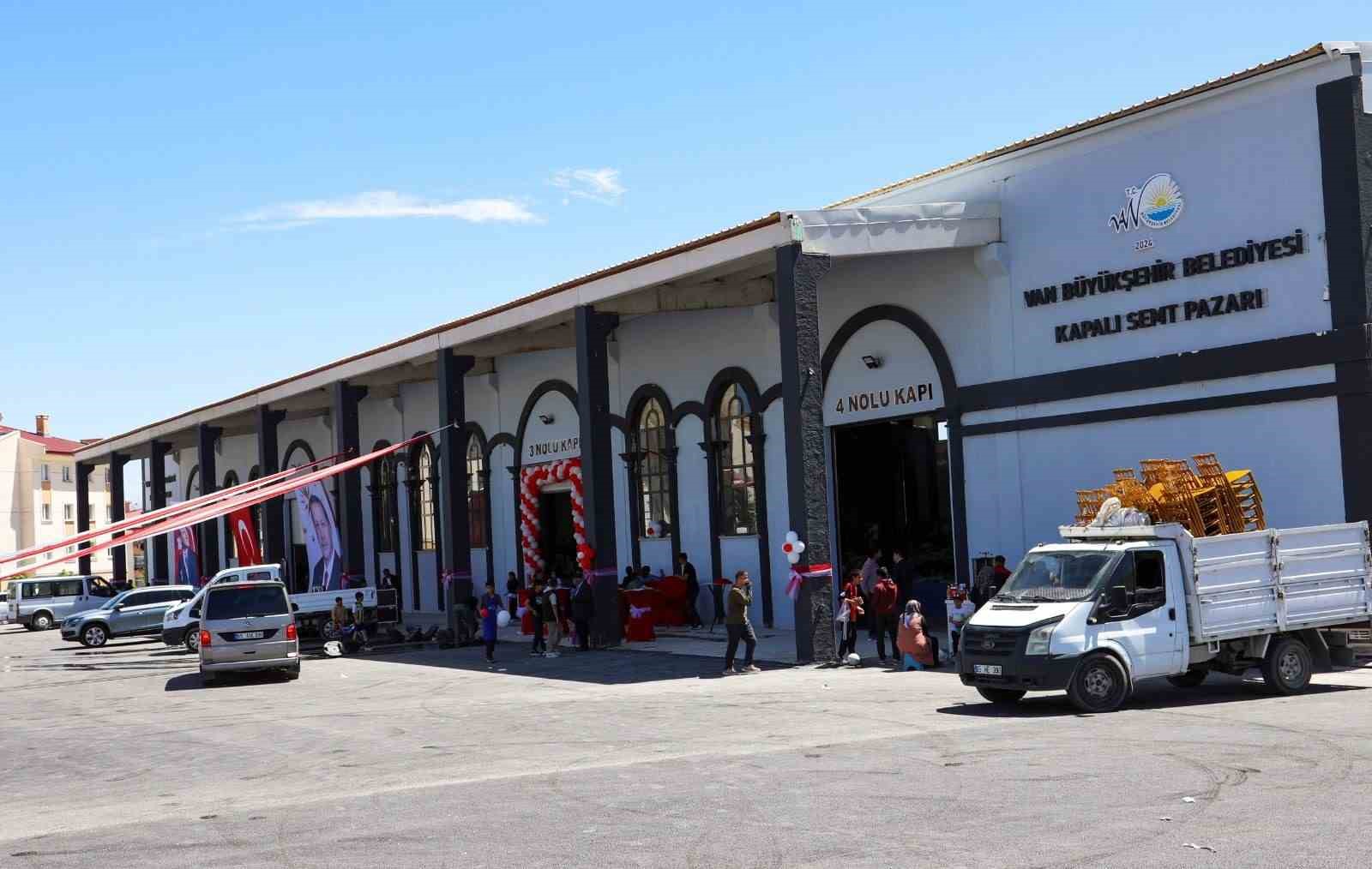 Van B&uuml;y&uuml;kşehir Belediyesi Kalecik Kapalı Semt Pazarı hizmete a&ccedil;ıldı
