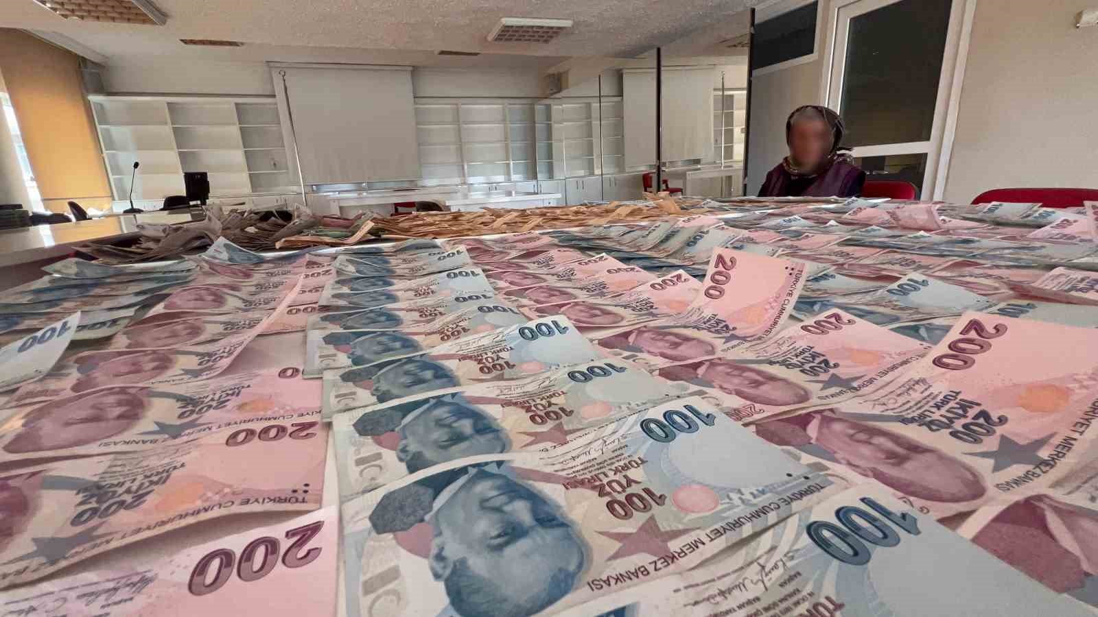 Zabıtanın yakaladığı dilencilerin 5 saatte 24 bin 665 TL topladığı ortaya çıktı