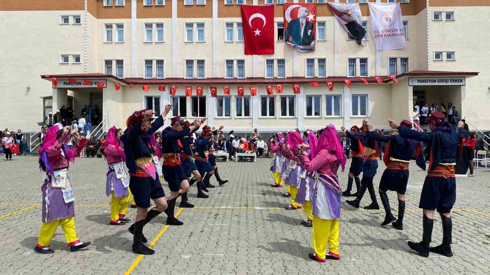 19 Mayıs Atat&uuml;rk&rsquo;&uuml; Anma, Gen&ccedil;lik ve Spor Bayramı&rsquo;nın 106. yılı coşkuyla kutlandı
