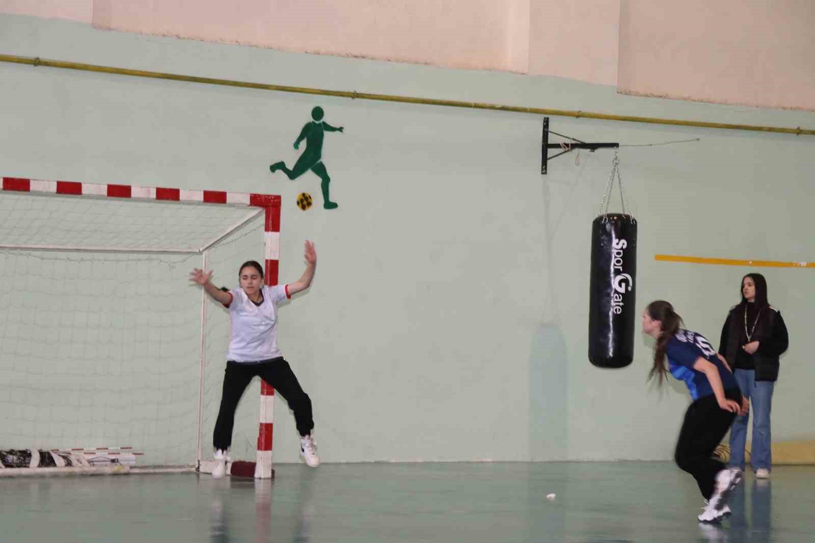 Oltu&rsquo;da hentbolun şampiyonu Oltu Anadolu Lisesi
