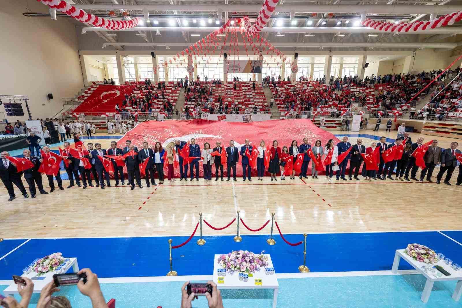 Eskişehir’de 19 Mayıs Atatürk’ü Anma, Gençlik ve Spor Bayramı coşkuyla kutlandı