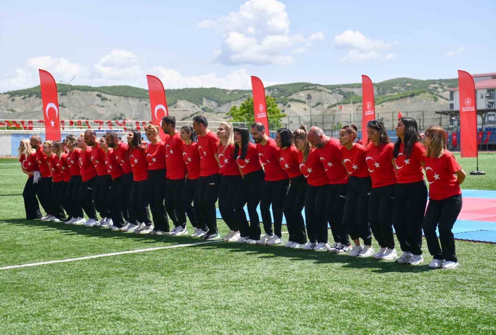 Tunceli&rsquo;de 19 Mayıs renkli g&ouml;r&uuml;nt&uuml;ler oluşturdu
