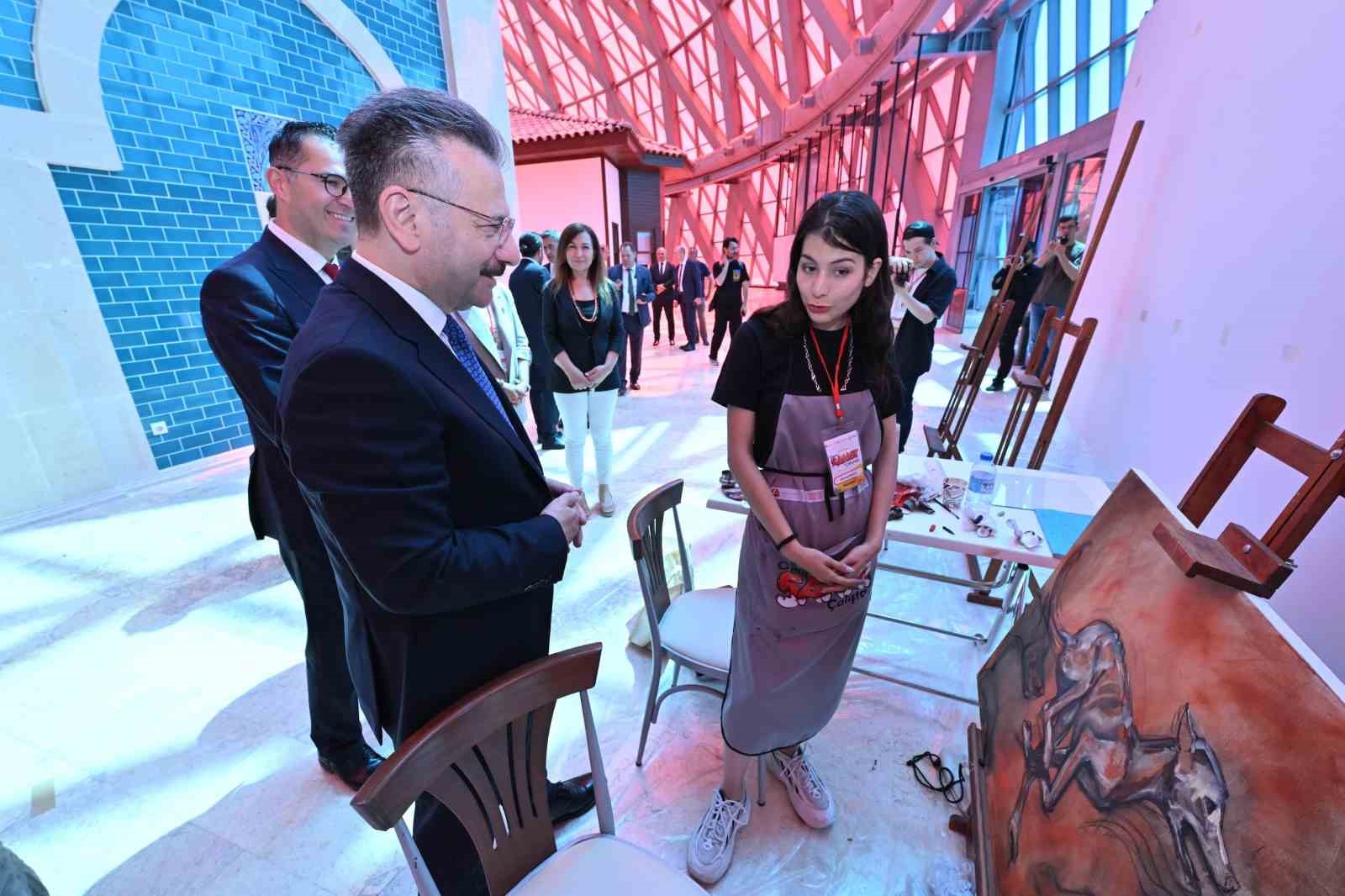 Vali Aksoy Gen&ccedil; Sanat &Ccedil;alıştayı&rsquo;na katıldı
