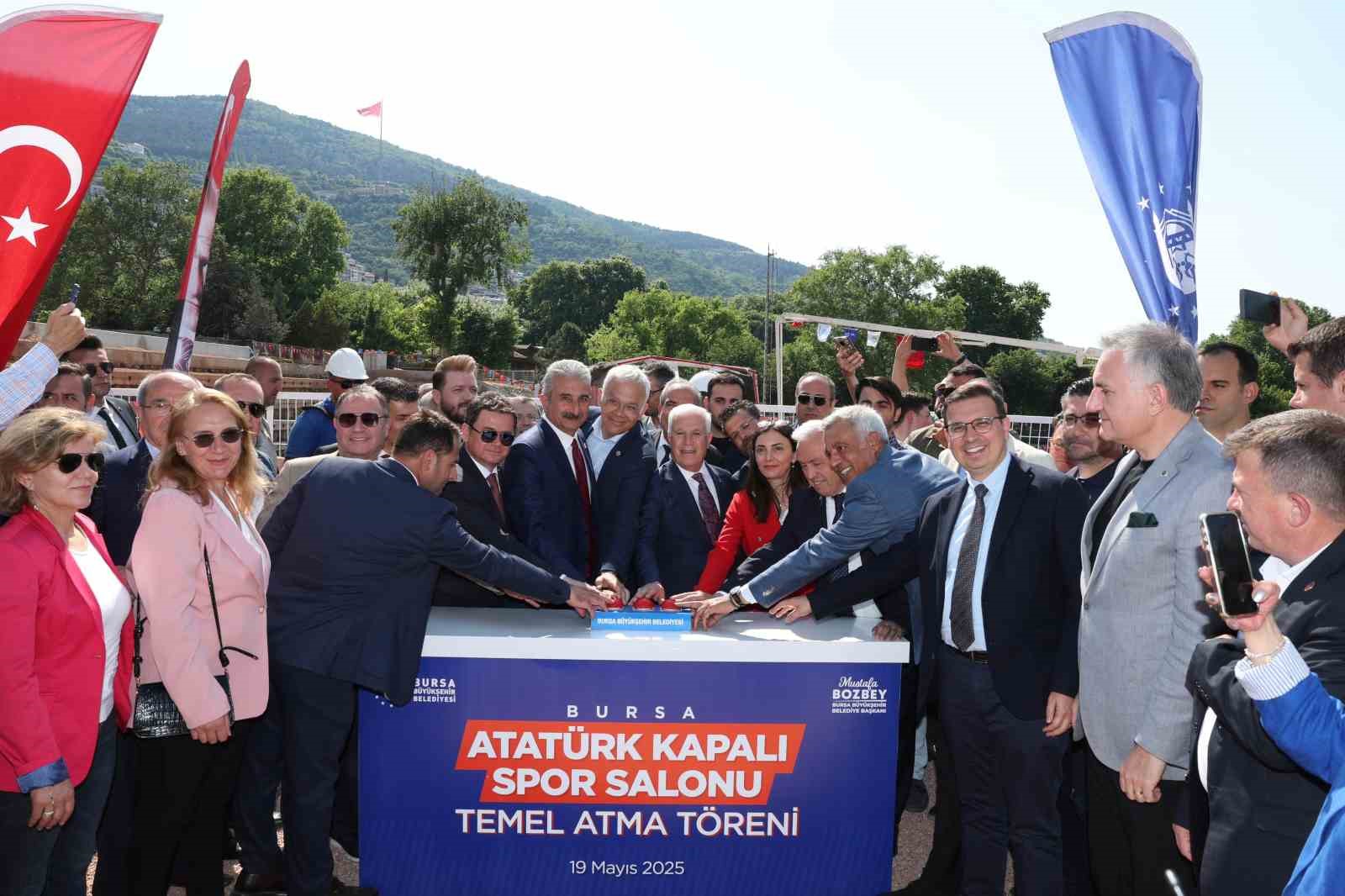 Atat&uuml;rk Spor Salonu&rsquo;nun temeli t&ouml;renle atıldı
