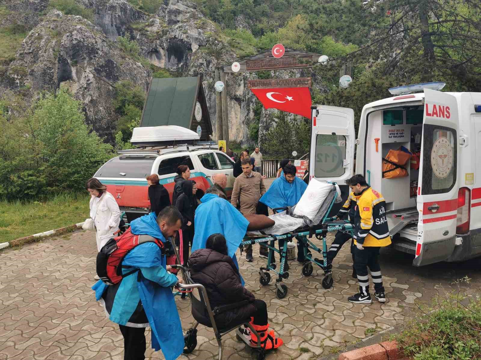 Kanyonda yürüyüş parkurunda yaralanan vatandaş için ekipler seferber oldu