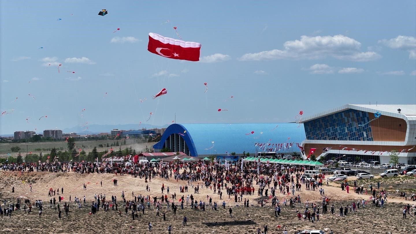 Niğde’de 19 Mayıs coşkusu Uçurtma Şenliği ile zirveye ulaştı