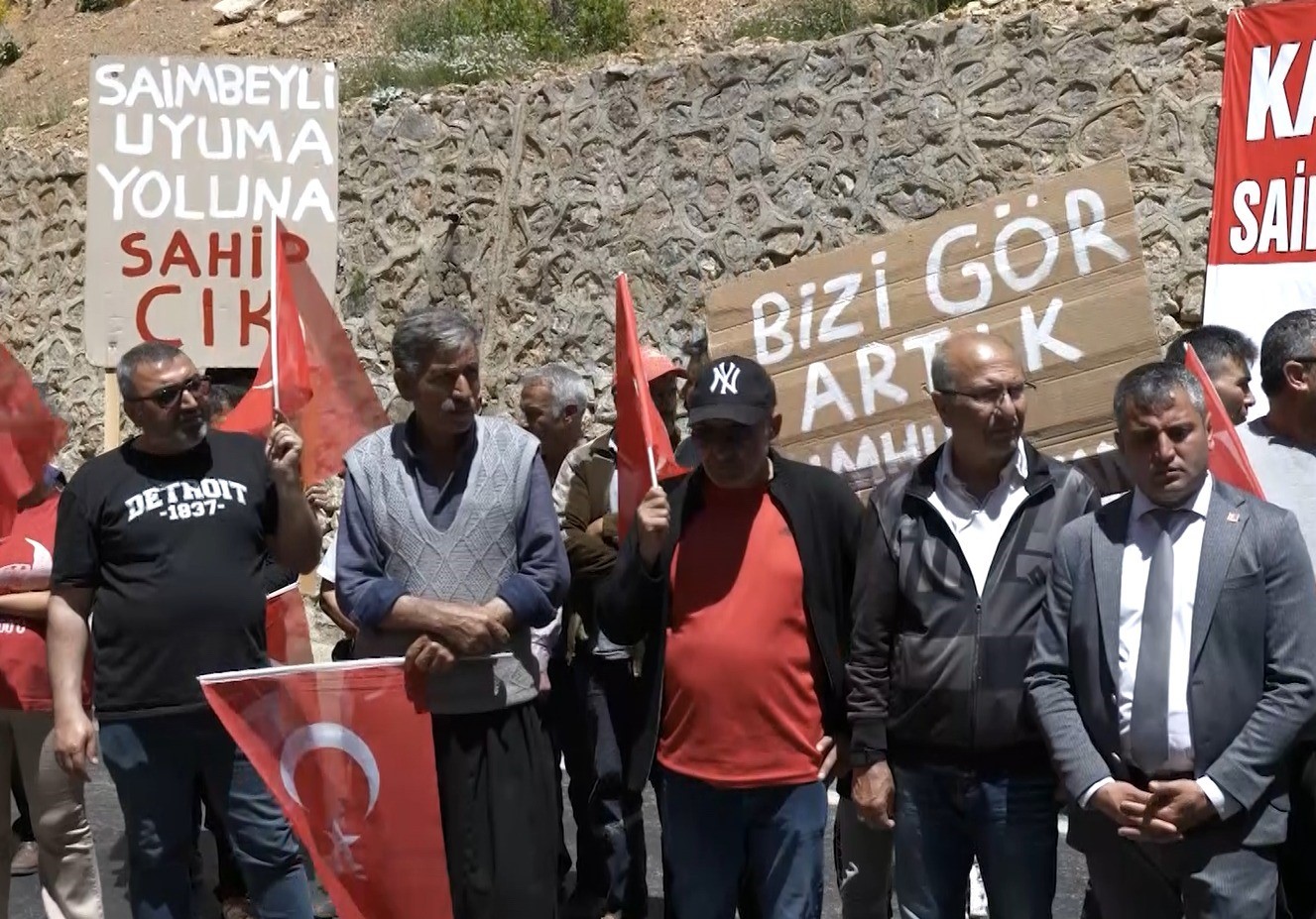 2 yıl önce 4 öğretmen ölmüştü: Adana’da kaya düşen yolda eylem