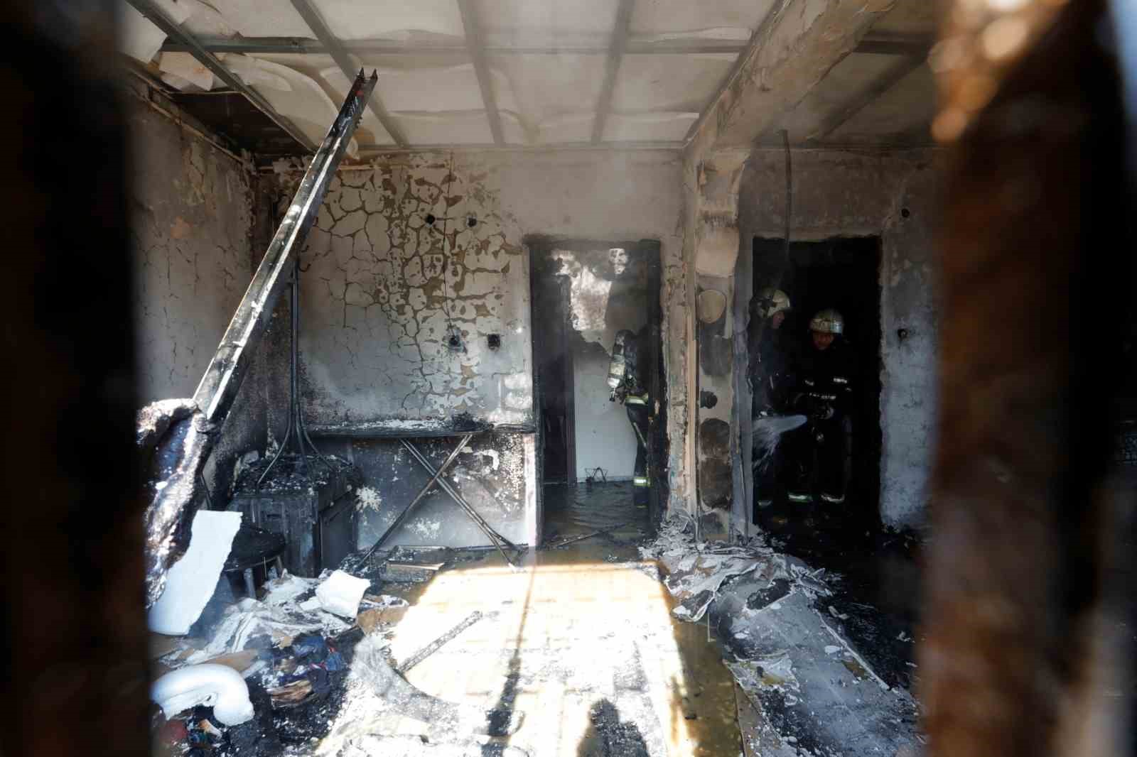 Gecekonduda çıkan yangın itfaiyeyi alarma geçirdi