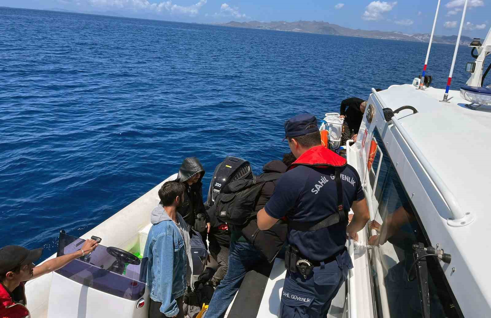 Datça’da Yunanistan’ın geri ittiği 10’u çocuk 33 düzensiz göçmen kurtarıldı