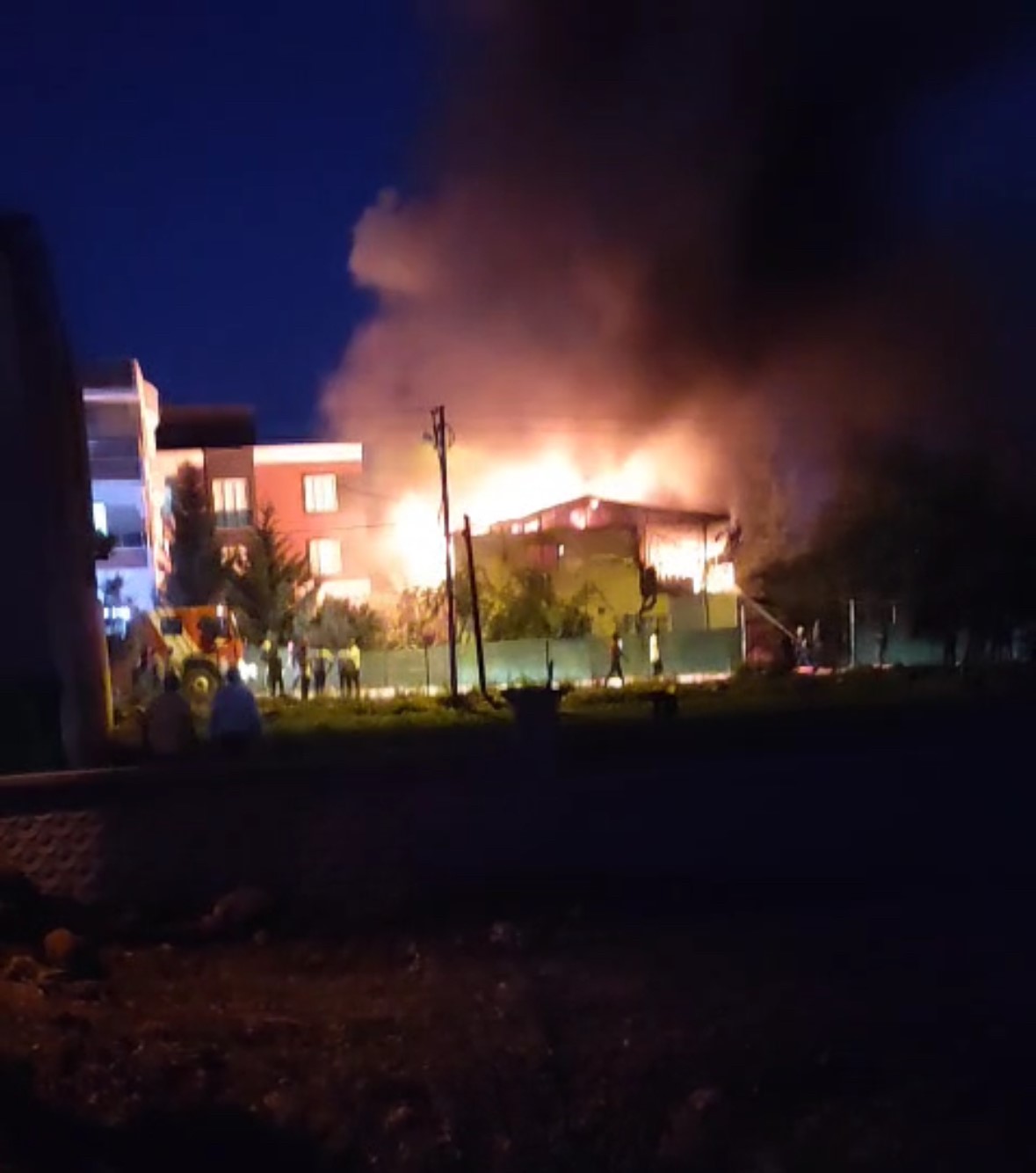 Adıyaman’da 2 katlı ev alev alev yandı