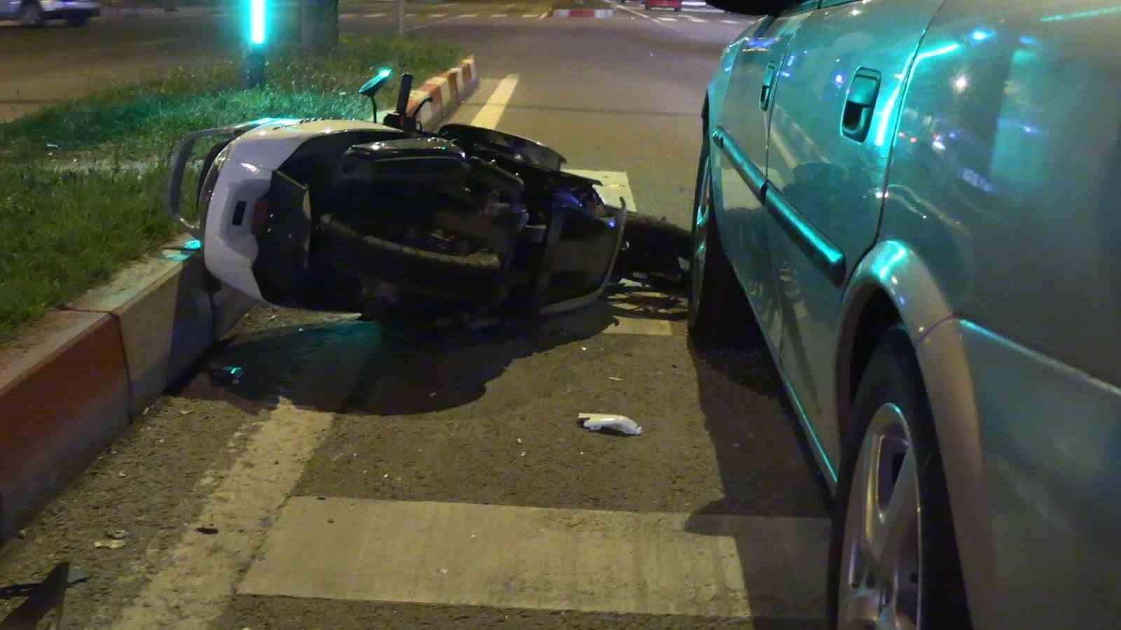 Tavşanlı’da motosiklet 2 otomobile çarptı: 1 yaralı