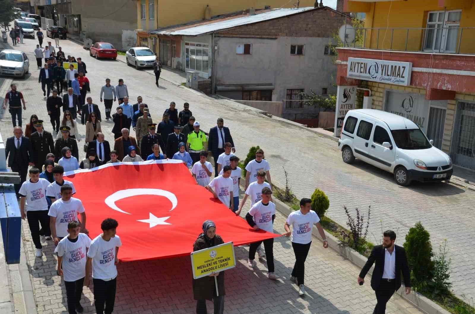 Tercan’da Gençlik Yürüyüşü düzenlendi