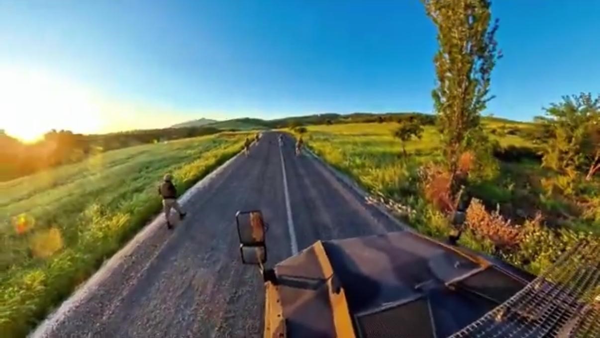 Bakan Yerlikaya: "Diyarbakır’da 174 ton toz esrar elde edilebilecek 7 milyon 543 bin 818 kök kenevir ve skunk ele geçirdik"