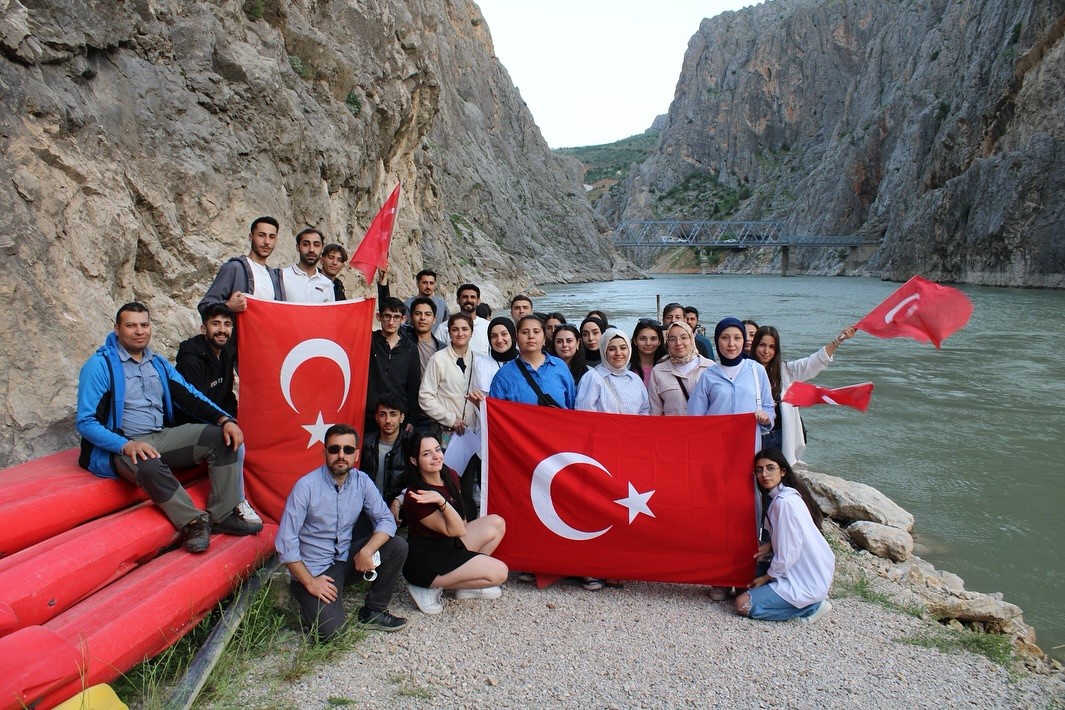 Kemaliye’de Fener Alayı ve Gençlik Yürüyüşü düzenlendi