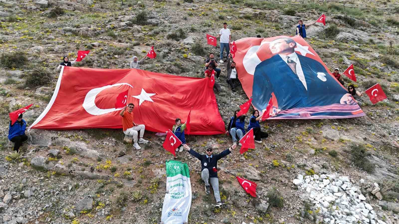 Emirdağlı gençlerden anlamlı mesaj: "Önce Vatan"