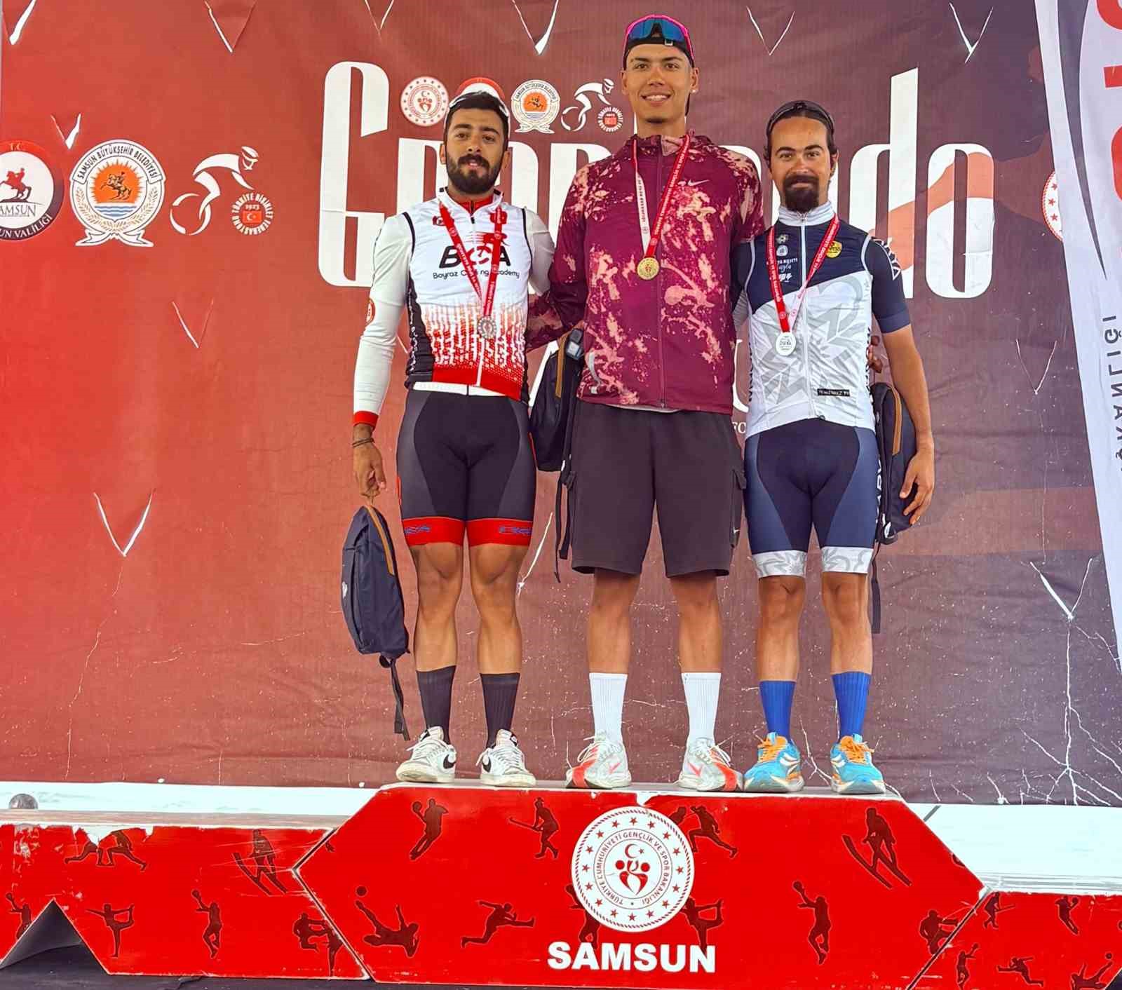 Bilecikli bisiklet sporcusu Mert Hüner Samsun’daki yarışta 3’üncü oldu
