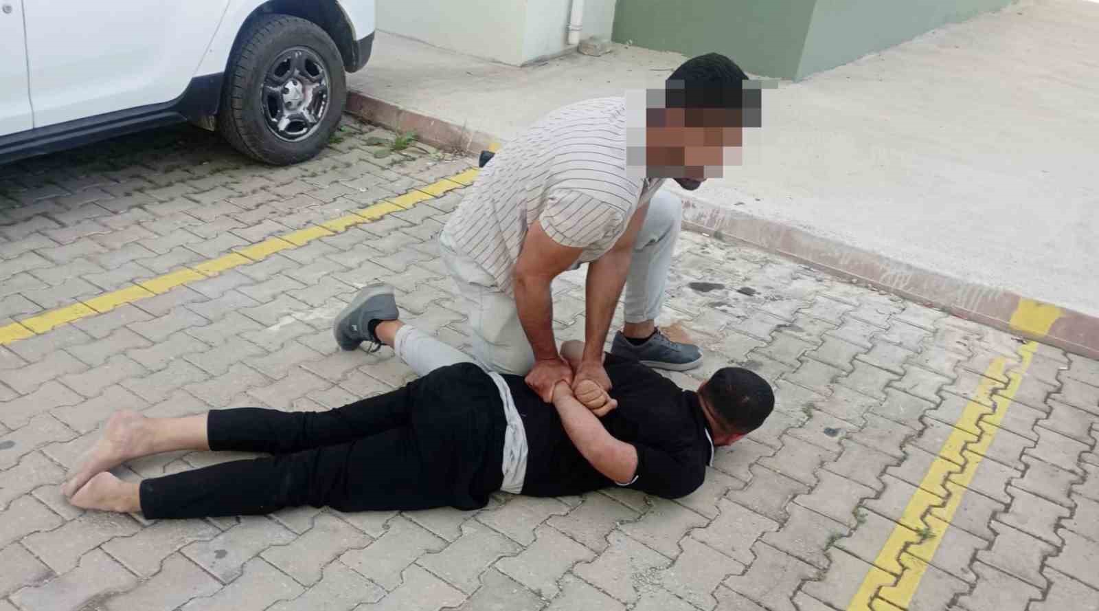 Uyuşturucu koltuğun altından çıktı: Kaçmaya çalışan 2 şüpheli yakalandı