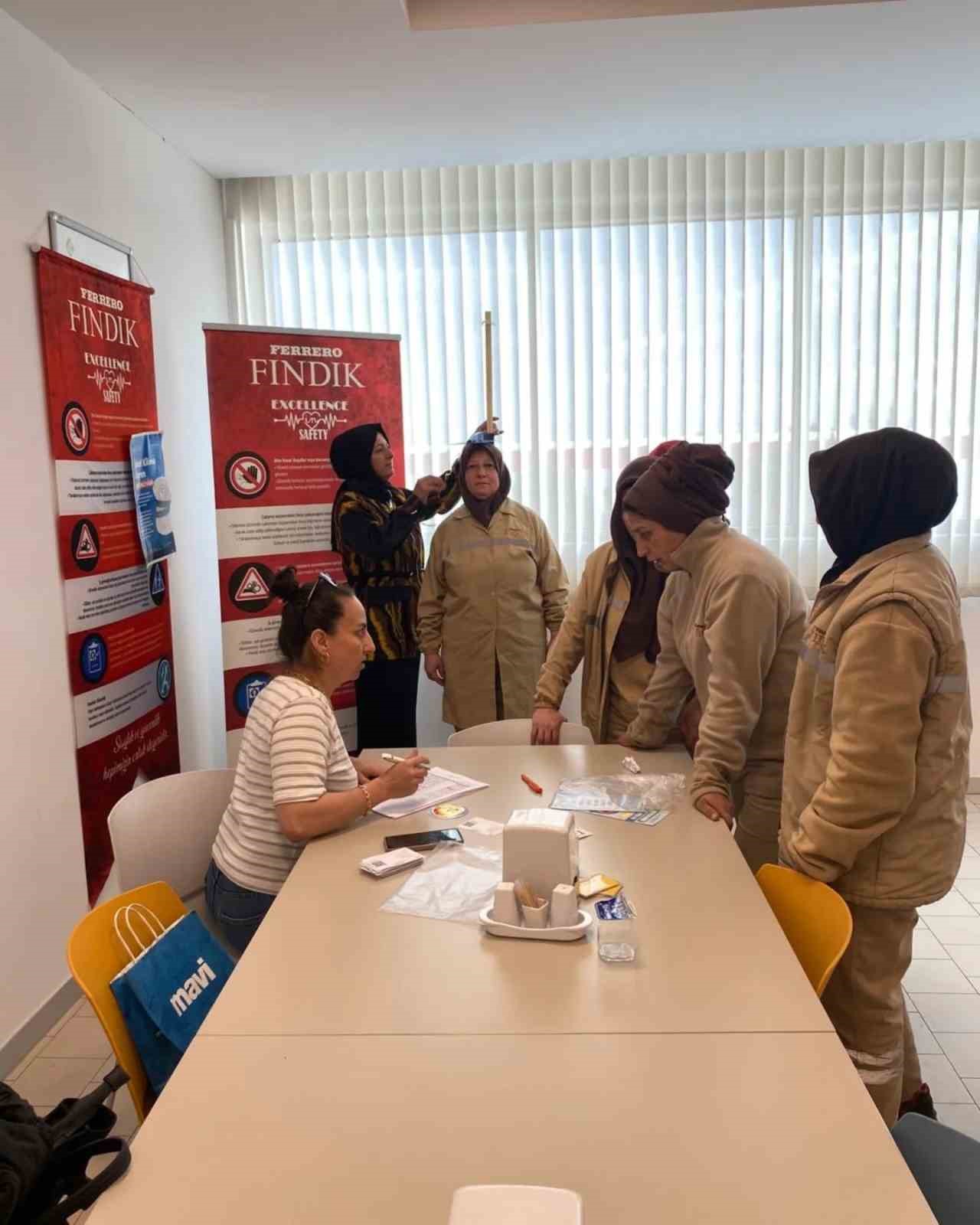 Fındık fabrikası çalışanların kilolarını ölçtüler
