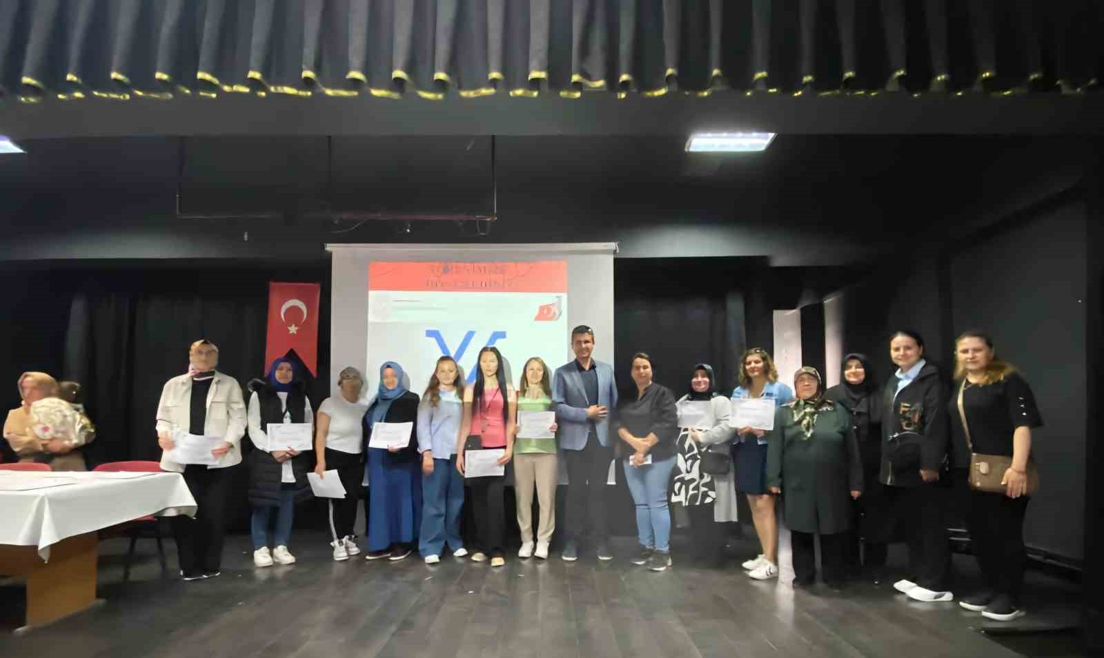 Velilere &lsquo;Velivizyon&rsquo; teşekk&uuml;r belgeleri takdim edildi
