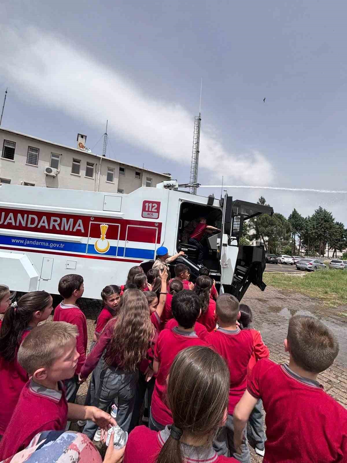 Köşklü öğrenciler jandarmayı tanıdı
