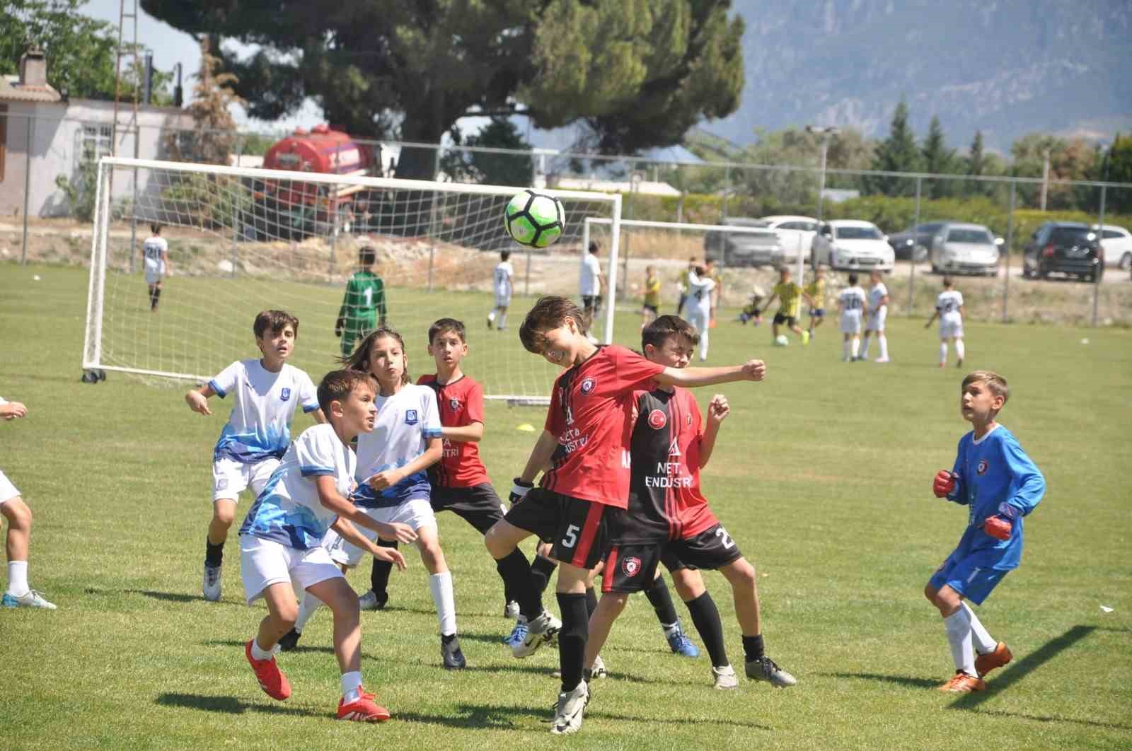 Geleceğin yıldızları 19 Mayıs için hünerlerini sergiledi