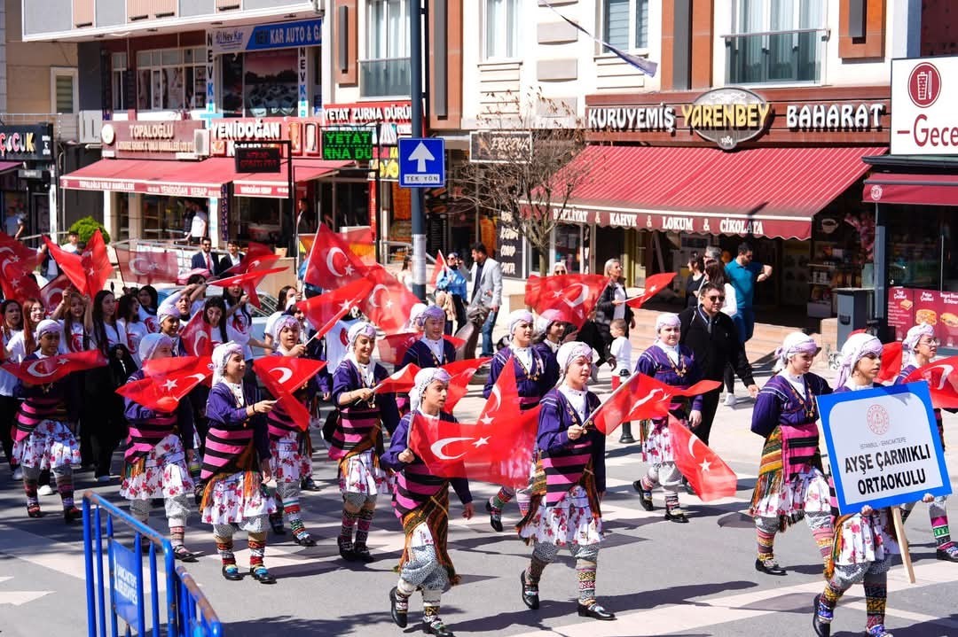 Kartal’da 19 Mayıs coşkusu sokaklara taştı